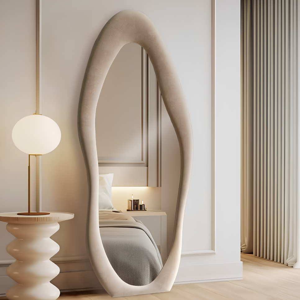 Miroir organique velours ondulé sur pied | Calypso